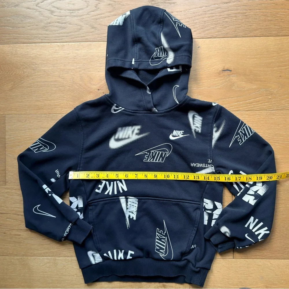 Nike sportswear swoosh